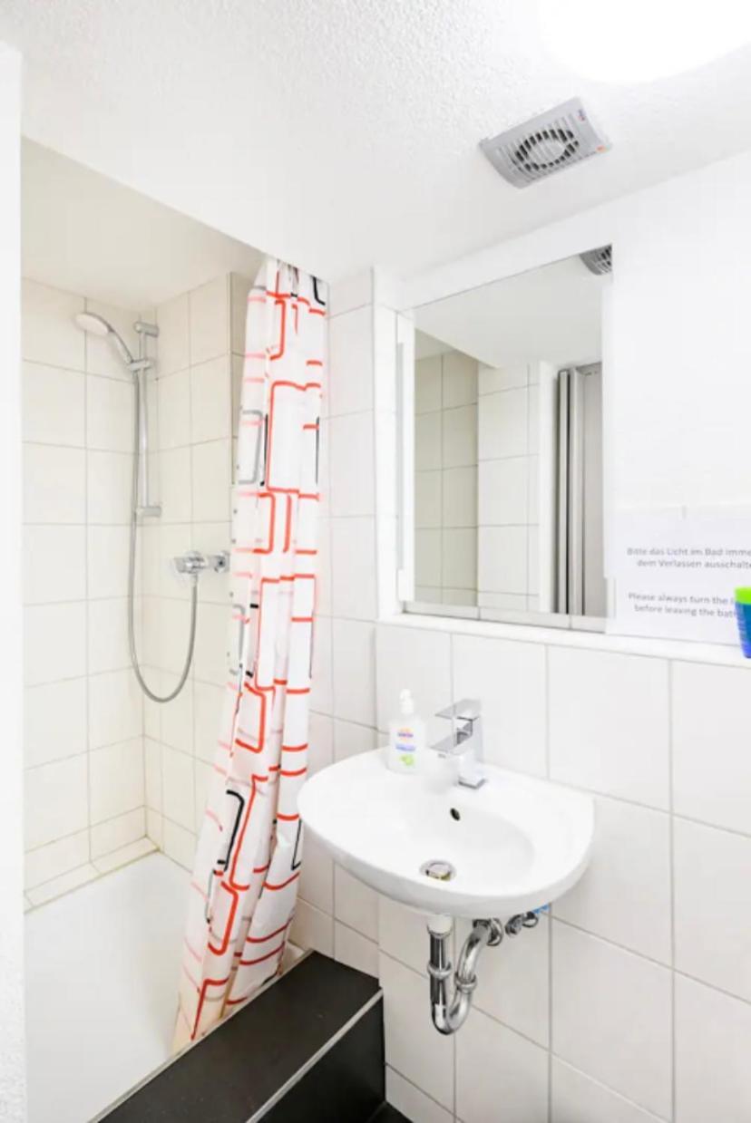 Guenstige Zimmer-Unterkunft Zimmer Mit Gemeinschaftsbad Lorrach Exterior photo