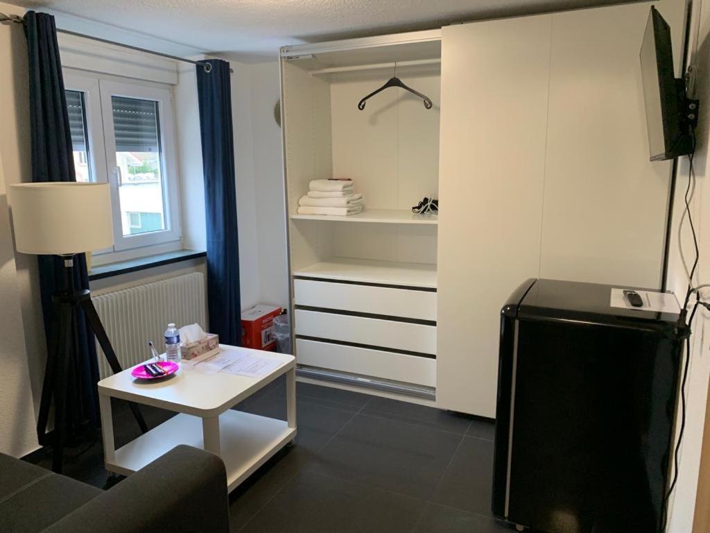 Guenstige Zimmer-Unterkunft Zimmer Mit Gemeinschaftsbad Lorrach Exterior photo