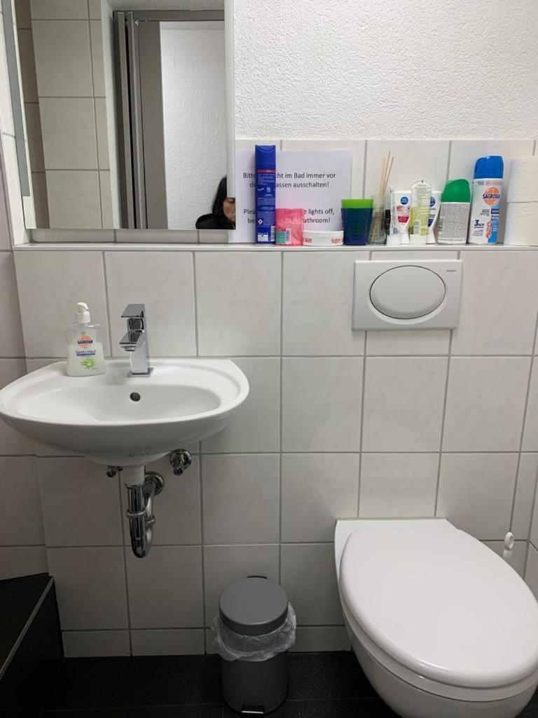 Guenstige Zimmer-Unterkunft Zimmer Mit Gemeinschaftsbad Lorrach Exterior photo